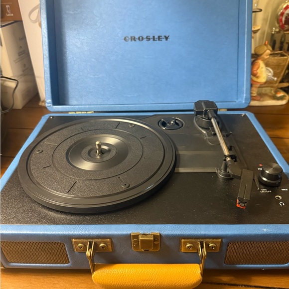 Crosley record player - Picture 2 of 5